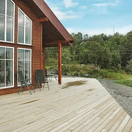 8 Person In Vevang-by Traum