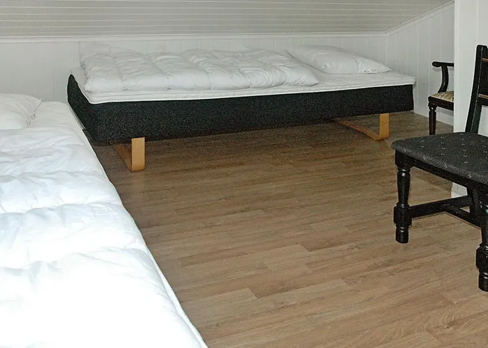 8 Person In Vevang-by Traum * Vevang