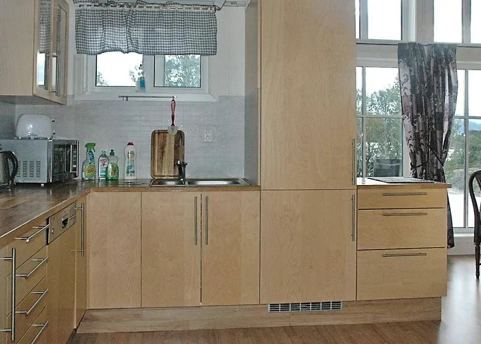 8 Person In Vevang-by Traum *